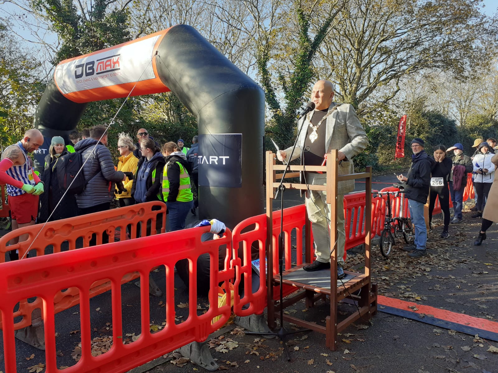 Mayor of Gosport starting Gosport half marathon