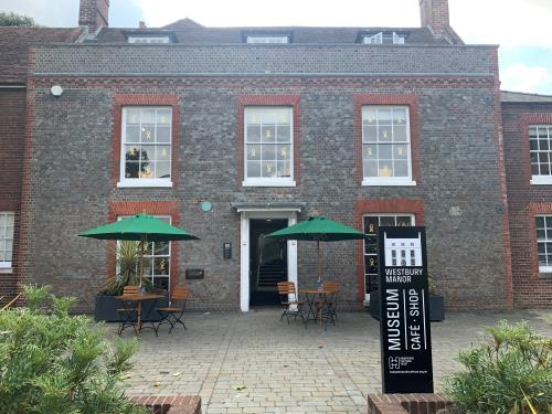 Hampshire Cultural Trust serves notice on Westbury Manor Museum