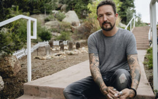 Frank Turner presents new single ‘Somewhere Inbetween’