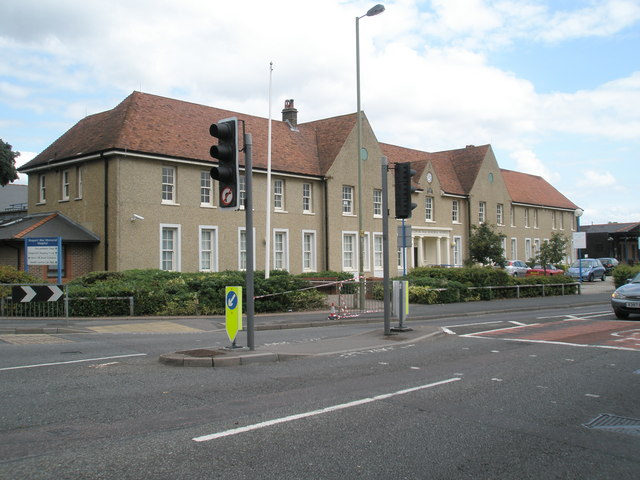 Gosport_War_Memorial_Hospital_as_seen_from_the_top_of_The_Avenue_-_geograph.org.uk_-_1426198